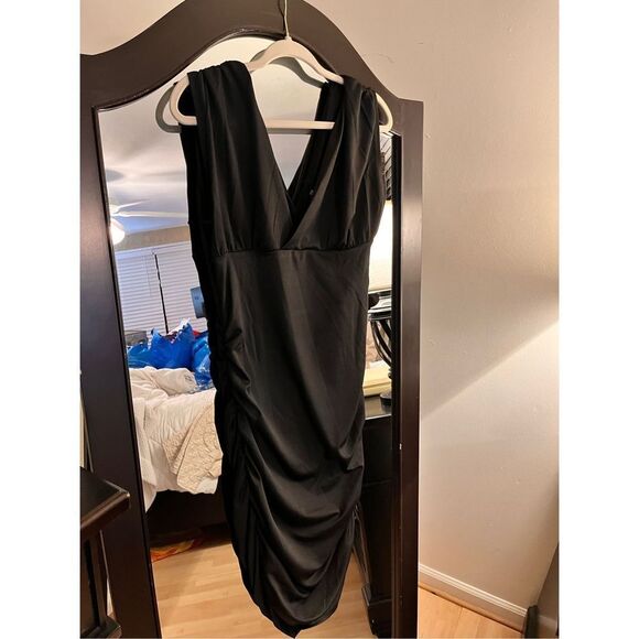 NEW Dress V-Neck Elegant Ruched Bodycon Cocktail M/L - Picture 3 of 3
